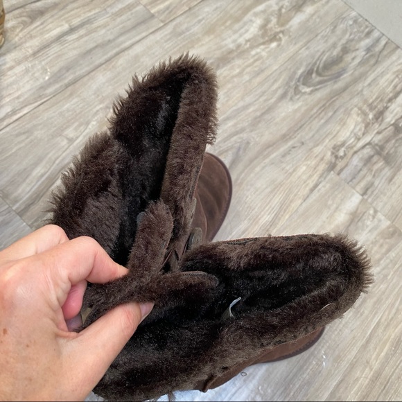 Warm and cozy UGGS boots - winter ready - Picture 5 of 9